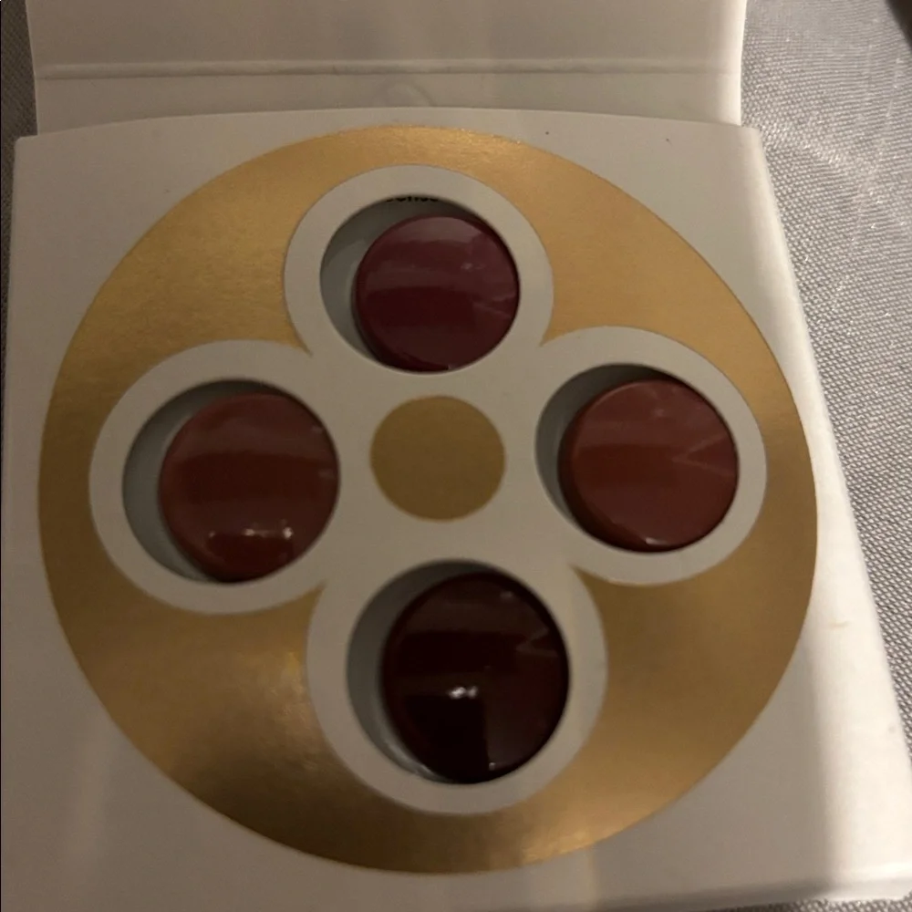 LV Rouge Louis Vuitton lipstick samples - Picture 8 of 8